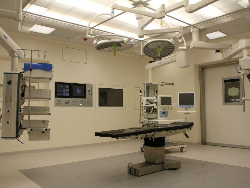 Modern operating room featuring advanced technology, symbolizing the cutting-edge medical facilities at Mythri Fertility Centre.